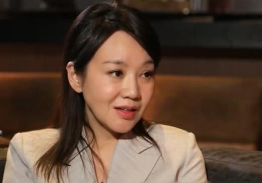 娱乐吃瓜妹闫妮小说,娱乐圈吃瓜女王，揭秘幕后故事